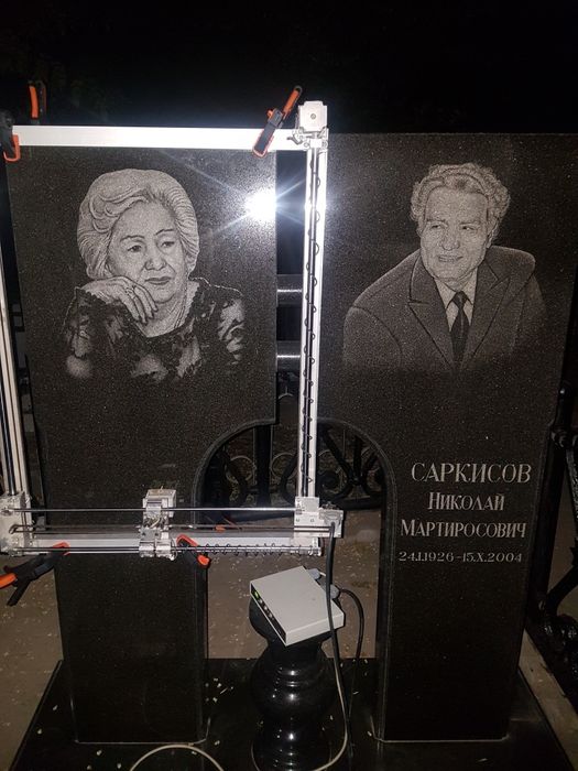 Памятники из черного гранита