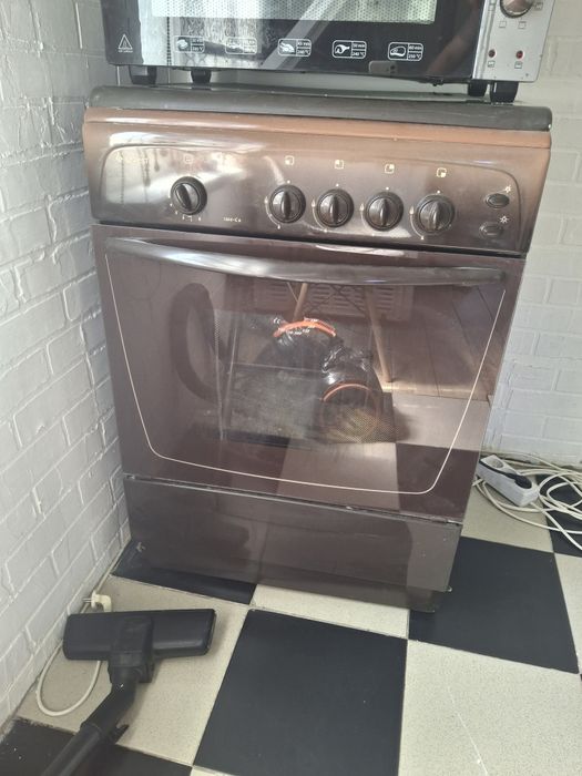 Продам газ плиту