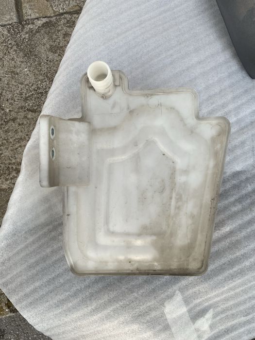 VW Golf 6 Казанче за течност