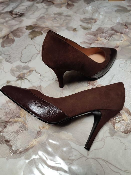 Нарядные женские туфли.