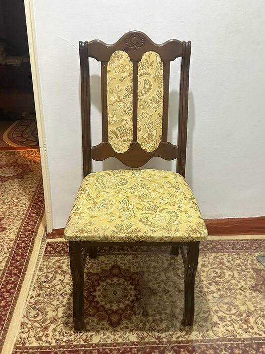 Стол и стул для гостиной