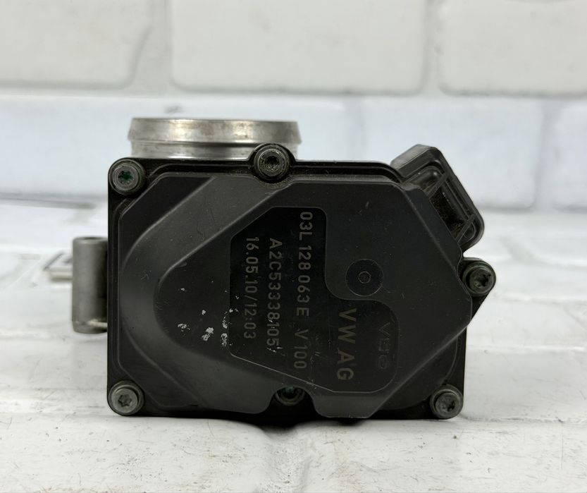 Дросел клапа AUDI 03L128063E