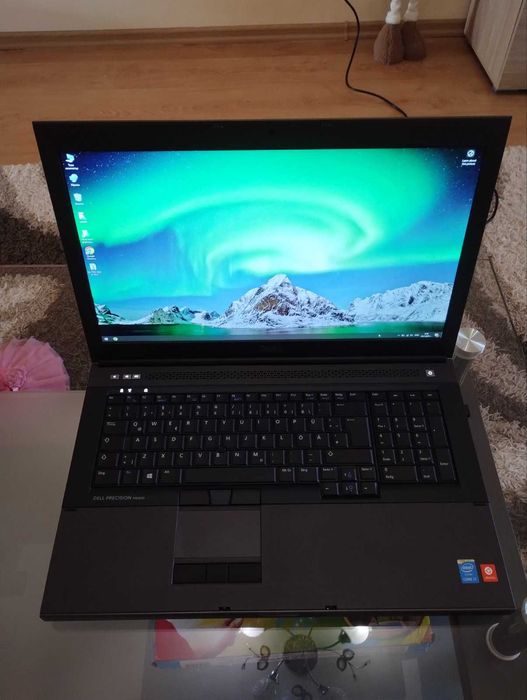 Лаптоп за работа и игри