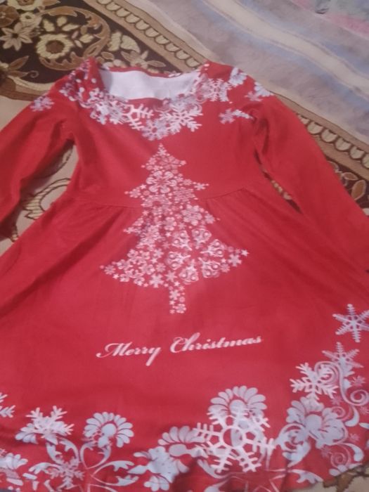 Продам платья на девочку 4-5лет