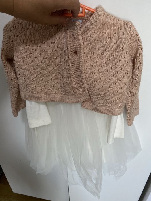 Продам детское платье пости новое