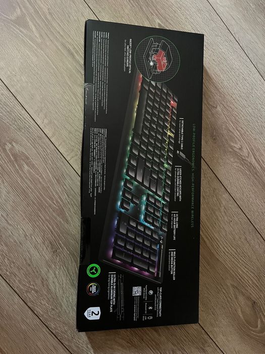 Vand/schimb tastatura+casti razer
