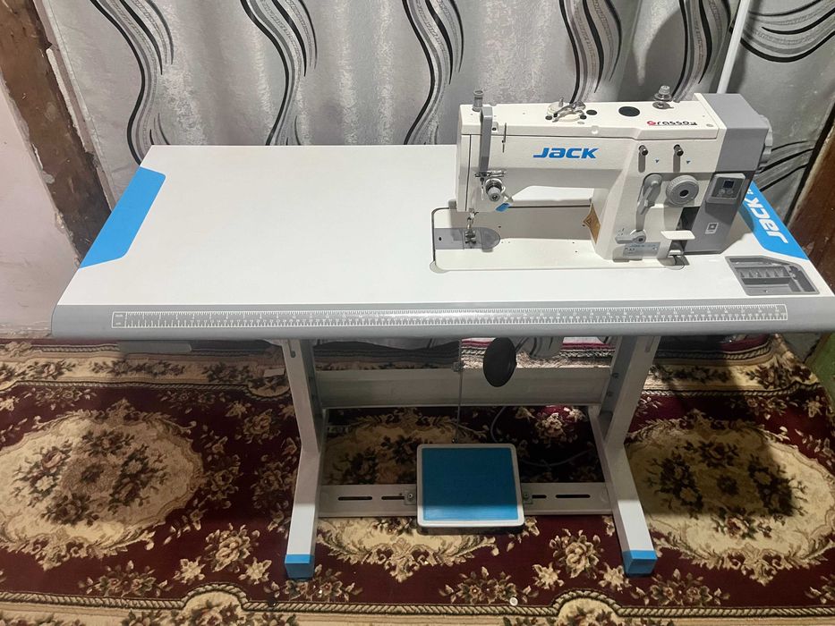 Mașină de cusut industrială in zig-zag si linia JACK JK-20U-53Z