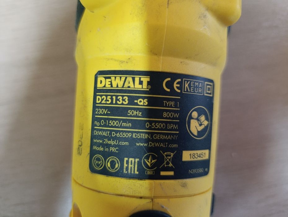 Перфоратор DeWalt 2.6j  D25133K