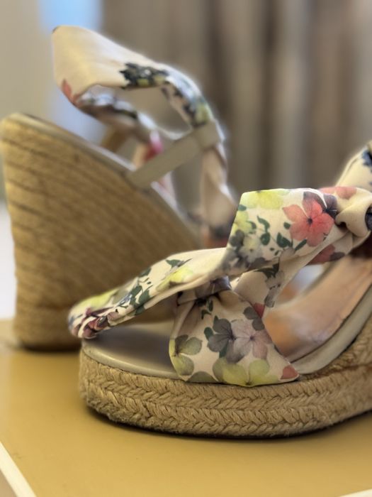 Сандали на платформа Ted Baker