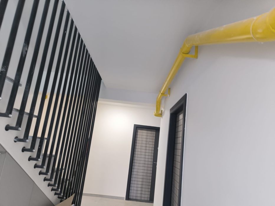 Vând spatiu comercial