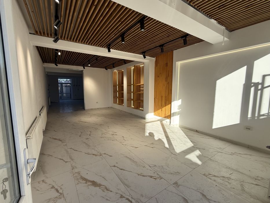 Spatu comercial sos andronache stradal pe doua strazi