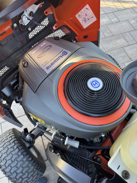 Tractoras Husqvarna Profesionala de iarba/gazon