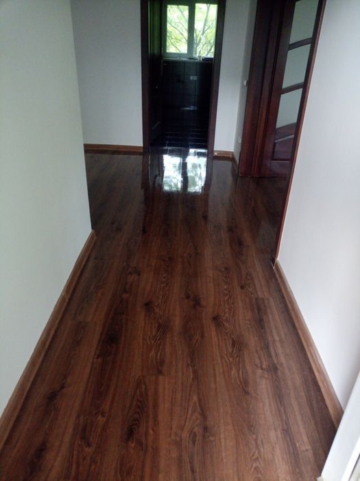 Montaj plinta duropolimer gresie faianță parchet laminat  uși