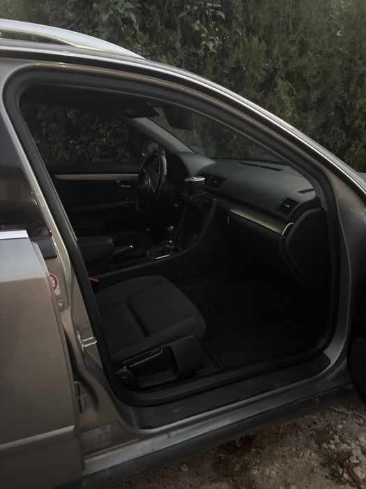Audi A4 B6 2004 ,2.5 tdi V6 176 коня  обслужена със нови гуми