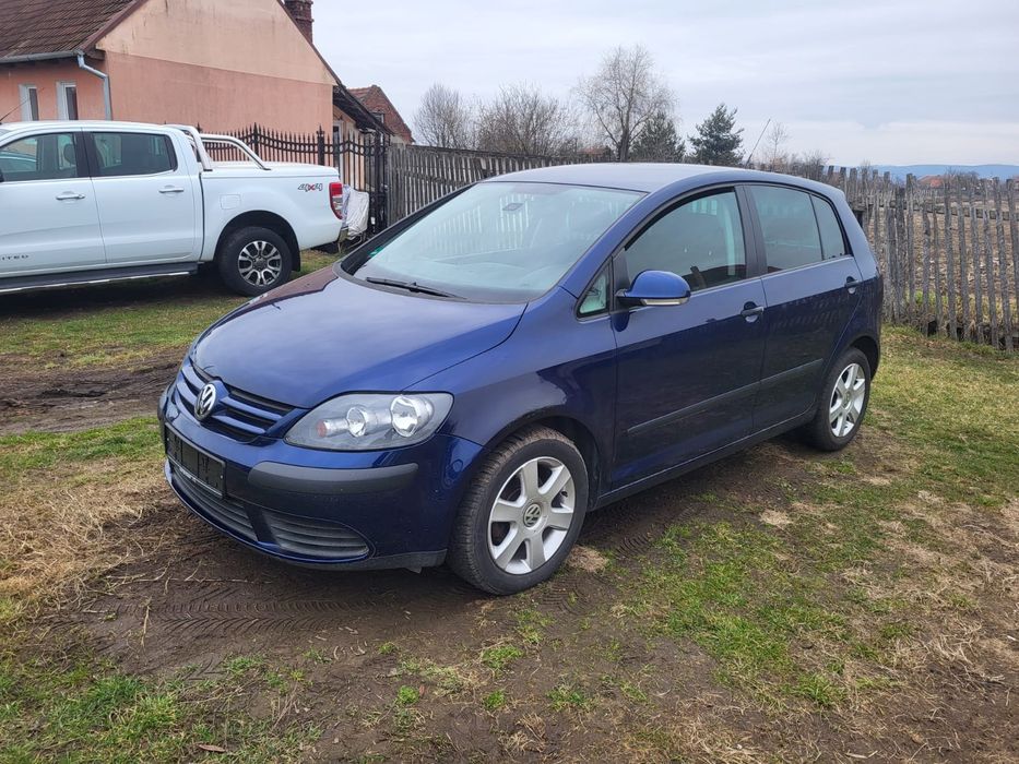 Vînd golf 5 plus 1.4 benzină adus din Germania