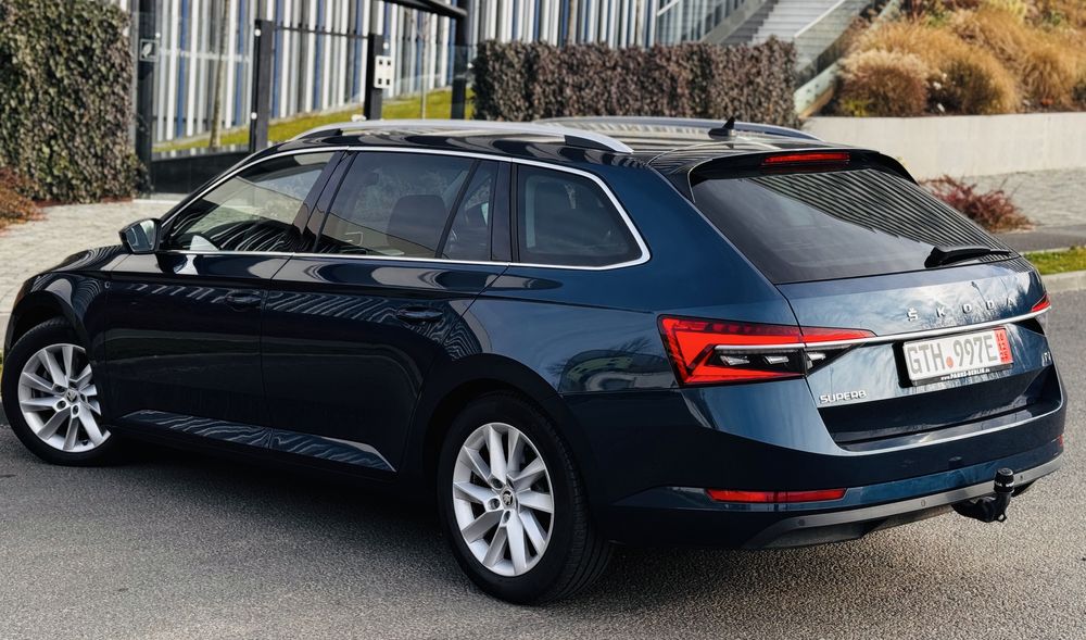 Skoda Superb Plug-in Hibrid / Cristal Led/ Distronic/ Line Assist