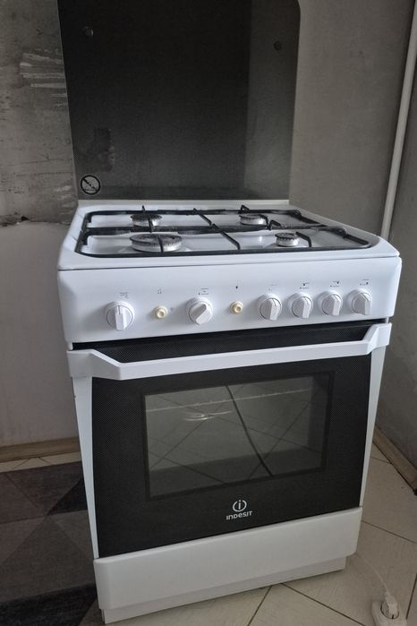 Продам газовую плиту.