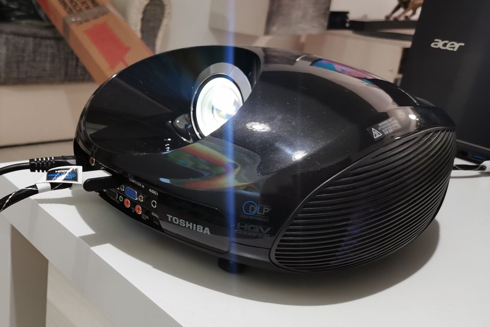 Videoproiector Ultra Short Toshiba TDP-ET10