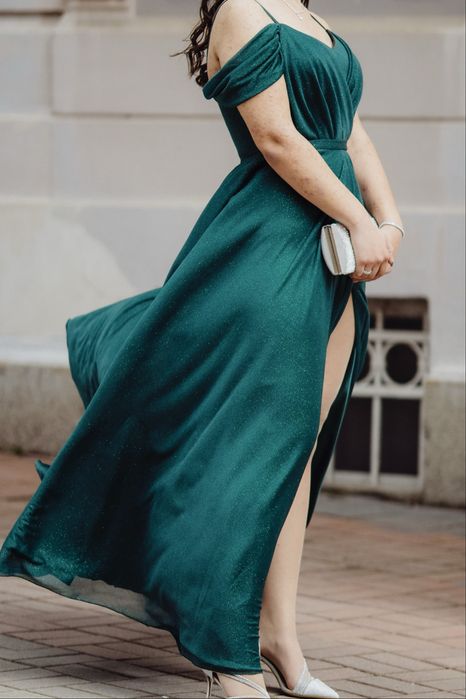 Зелена бляскава бална рокла