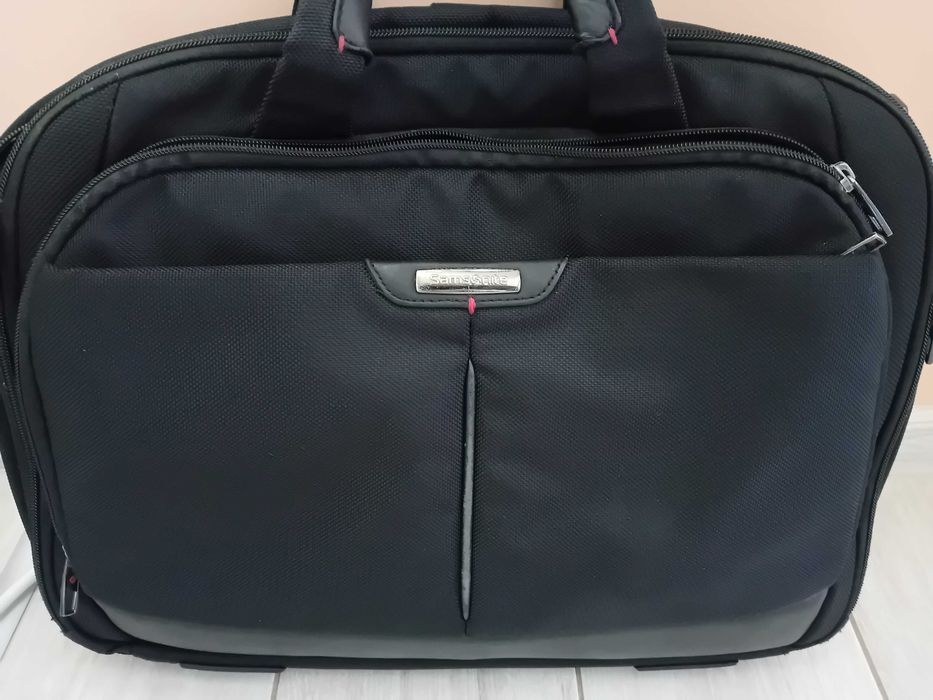 Чанта за лаптоп с много отделения