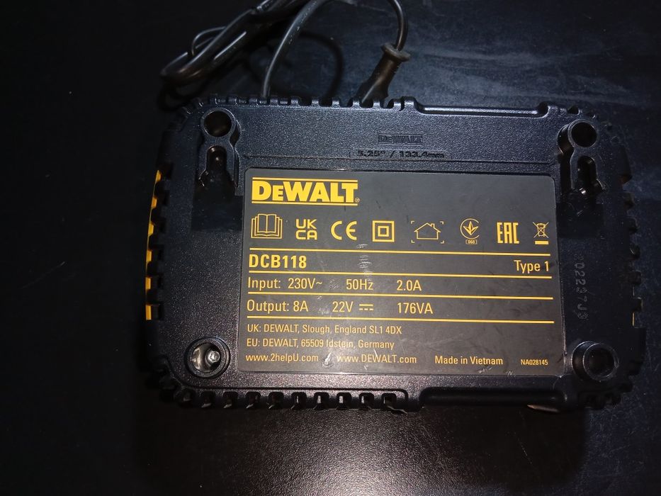 зарядное устройство DeWALT DCB118