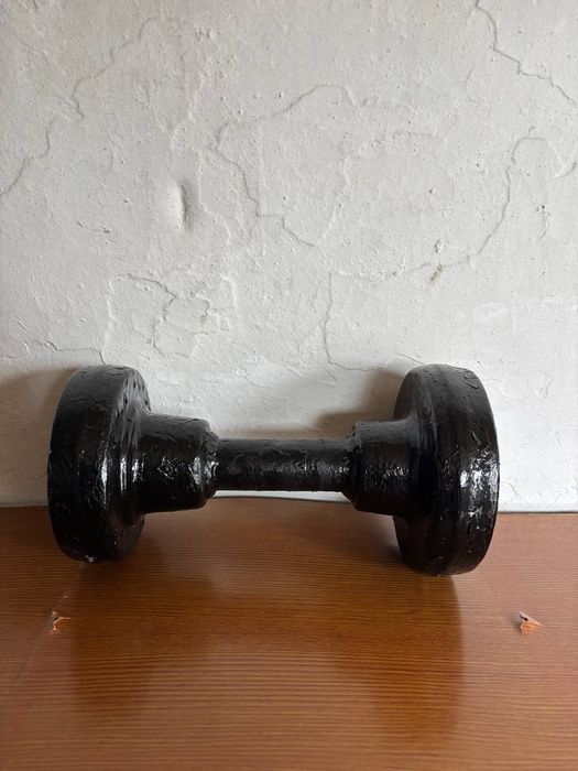 Продам гантелю срочно