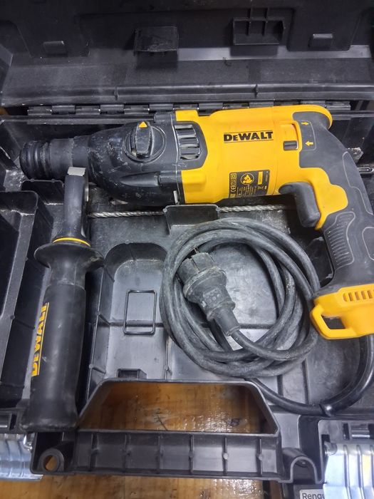 Електрически перфоратор с куфар