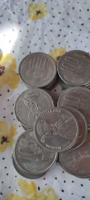 Vând monede de 500,100 ,5000 , 1 leu
