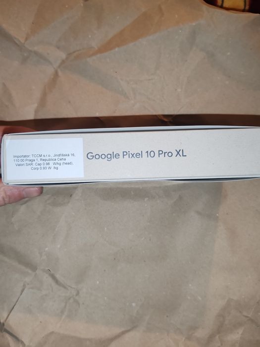 Vând telefon sigilat