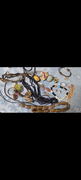 Продам винтажные броши и украшения.