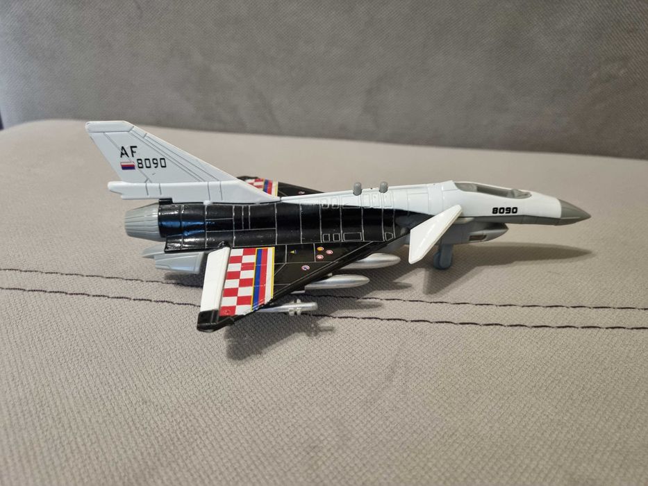 Avion de reactie, metalic, dimensiune 21x13 cm.
