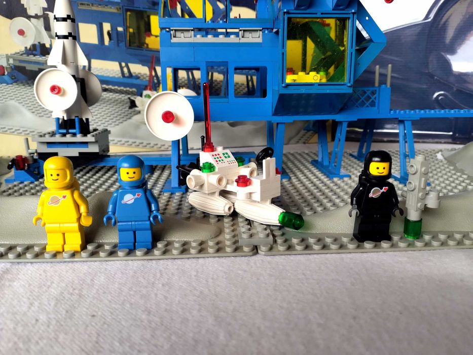 Lego Space 6971 Intergalactic Command Base
