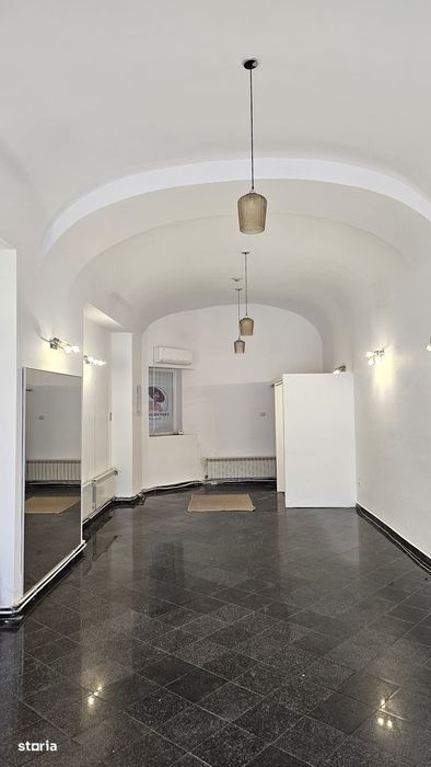 Dau in chirie spatiu comercial central Piata Avram Iancu