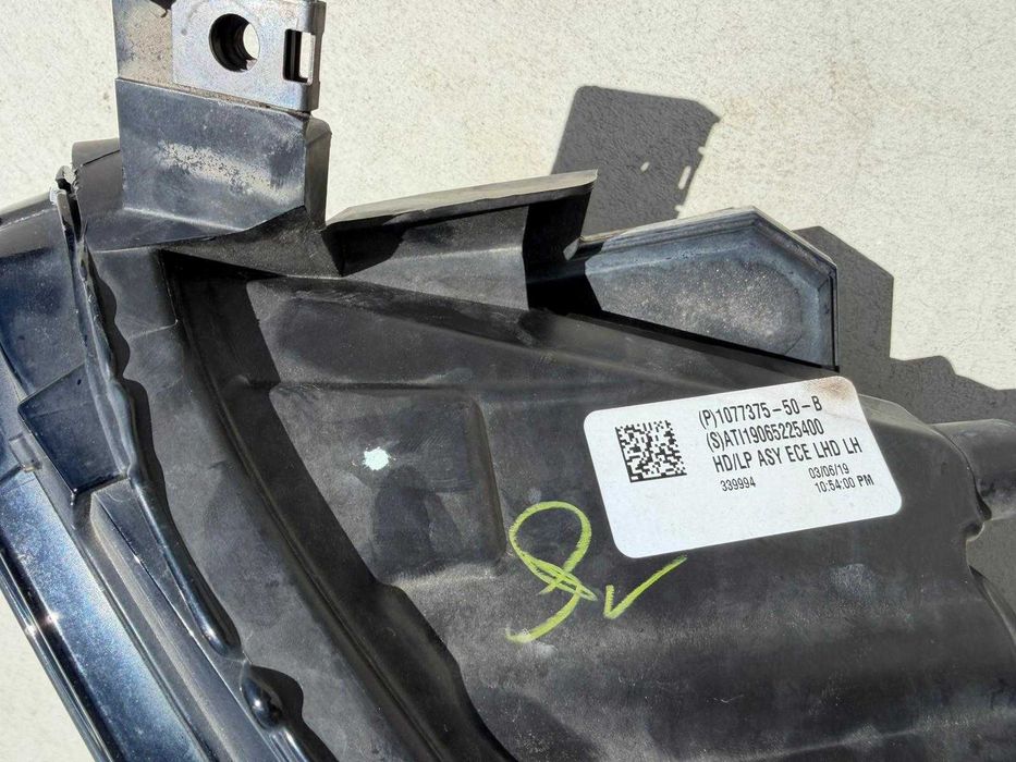 Far stanga si dreapta TESLA 3