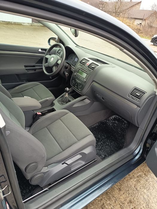 Vând Golf 5, 1.4 benzină