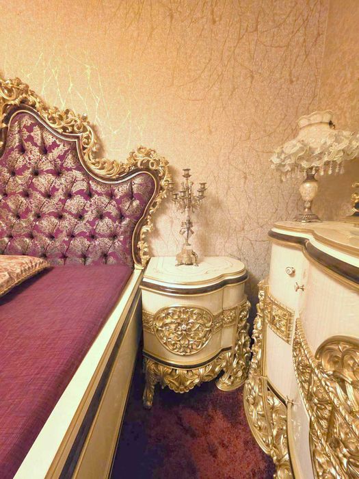 Барокова Спалня комплект с гардероб скрин шкафчета и матрак