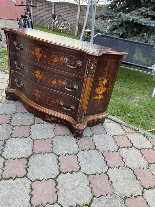 Comodă deosebită din lemn masiv cu intarsii și sculpturi