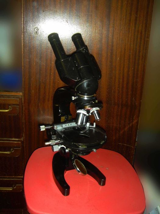 Продам профессиональный микроскоп МБИ-3. В Бинокулярном исполнении.
