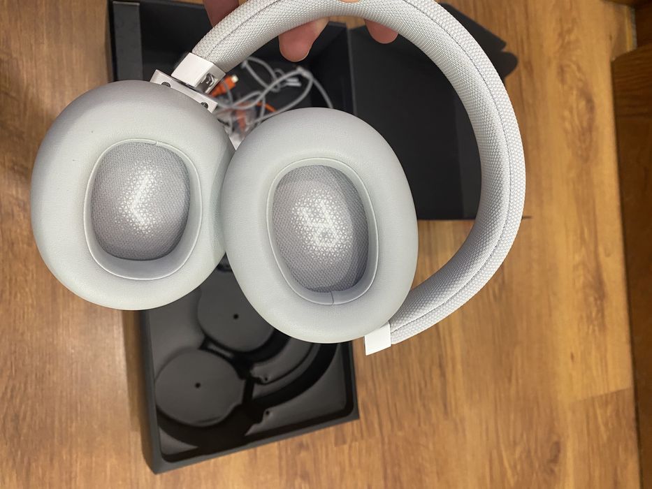 Наушники JBL E65BTNC