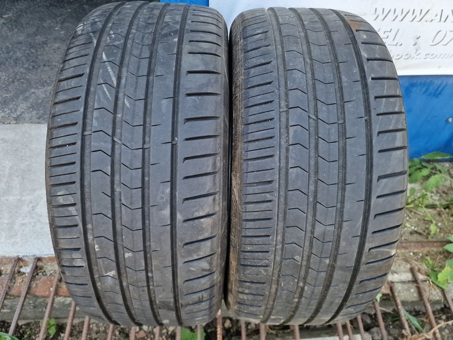 Anvelope 235/40R19 marca Vredestein, DOT 2020,7 mm