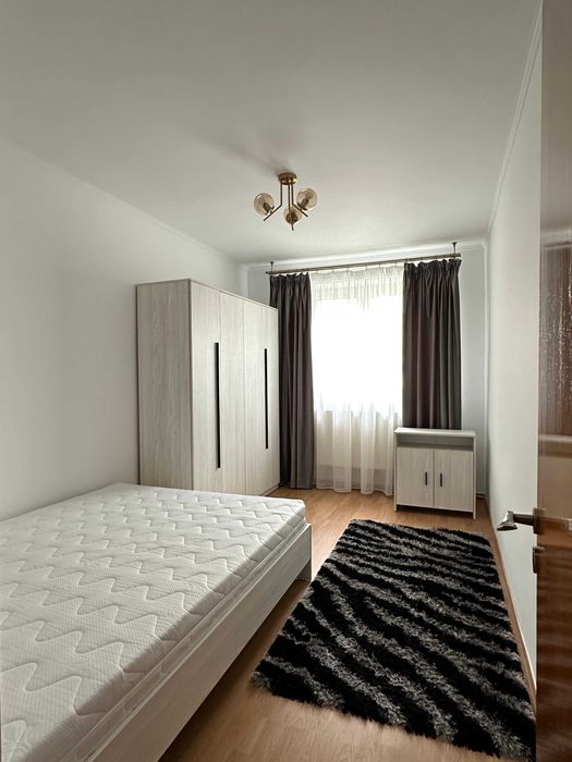 Apartament 4 camere de închiriat, zona Crisan, centrală proprie, AC