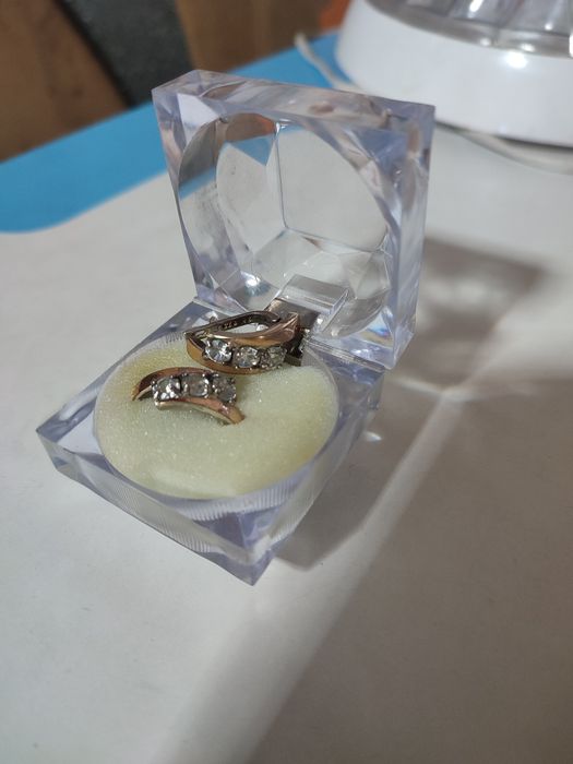 Продам серьги . С пробой