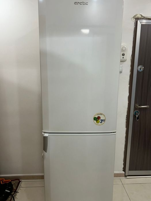 Vând combina frigorifica  Arctic