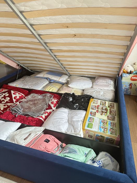 Продам двуспальную кровать