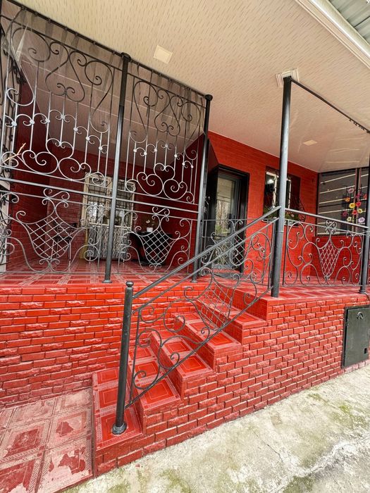 Массив хумаюн 
2перед 3ком первый этаж 
Не торец  Два выхода 
Два подв