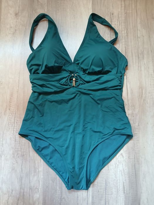 Цял бански 52 и 56 размер