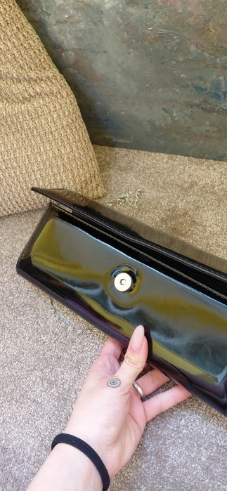 Черна чантичка, тип клъч