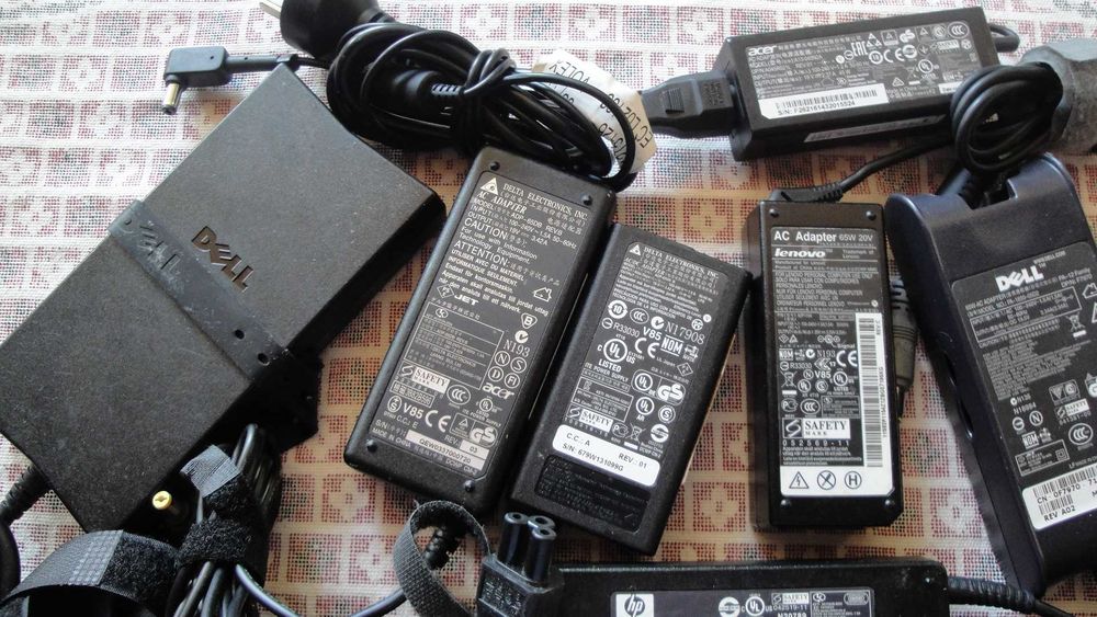 Incarcatoare Adaptoare diferite modele  Lenovo, Dell, Asus, Accer Msi,Hp de la 45W-300W preturi diferite