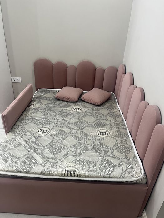 Детская кровать в отличном состояний