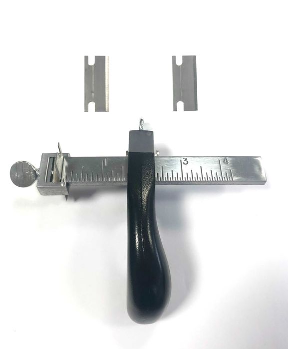 два модела инструменти за рязане на кожени ленти, каишки, колани